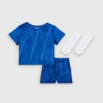 Chelsea Store – Official chelsea-nike-home-stadium-minikit-2025-26-infants_ss5_p-202492490+pv-6+u-ga2ehwo9td0ci9wrlryi+v-t1dwpfrbhsocscfaiwc2 Chelsea FC Jerseys and Fan Gear